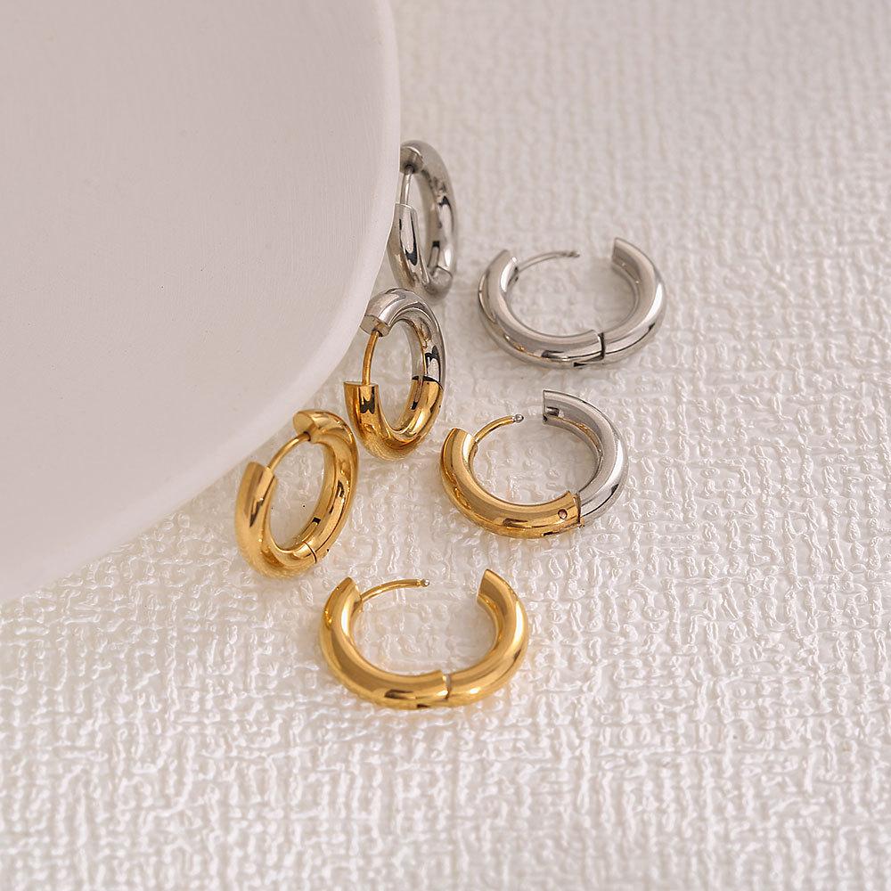 Серьги Маленькие серьги Cold Wind Высококачественные серьги с контрастными вставками из золота и серебра Нейтральные застежки-пряжки для ушей Wind