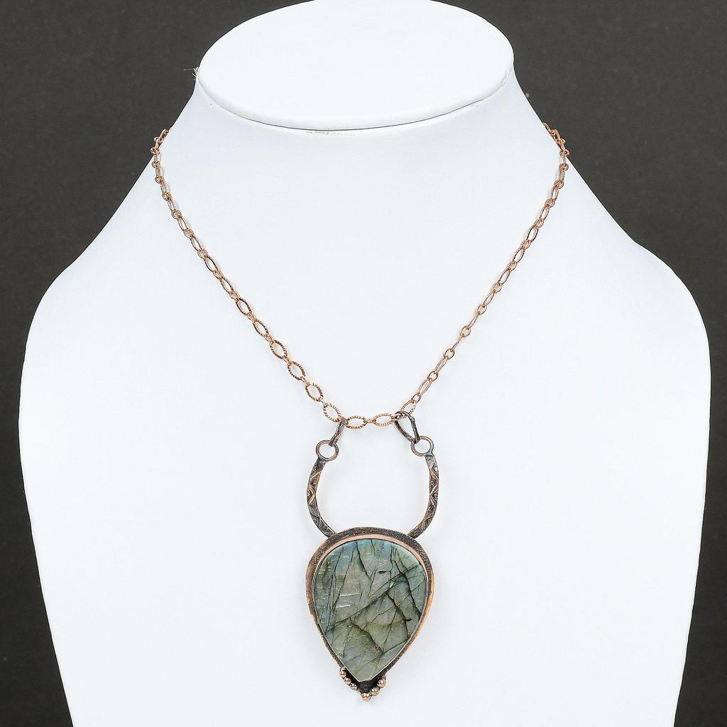 Подвеска из лабрадорита Медная подвеска Ювелирные изделия ручной работы Оригинальный кулон с драгоценным камнем Лабрадорит Медные украшения Подвеска из целебного камня Подарок для нее