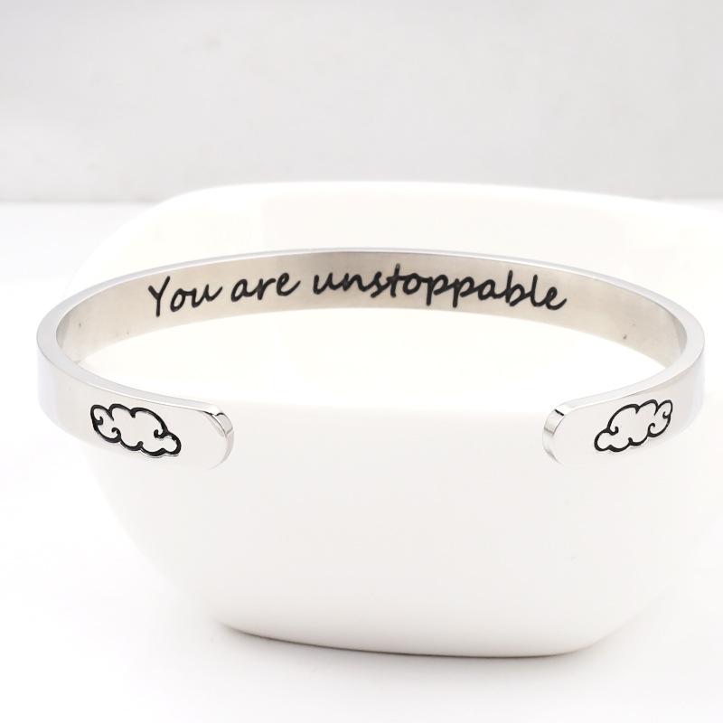 Браслет женские ювелирные изделия вогнутый шрифт прочный, удобный в ношении браслет из титановой стали