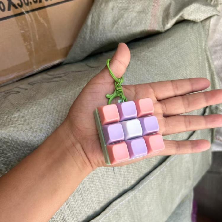 Stress Relief Keychain 9 Switchable Key Clickers Toy Detachable Keycap Keyring For Car Key Backpacks & Daily