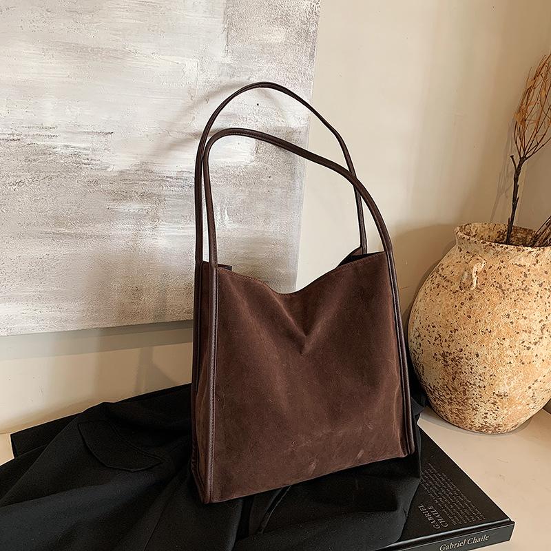 New Large Capacity Women's Bag Autumn and Winter Versatile Retro Shoulder Bucket Bag Popular Commuter Tote