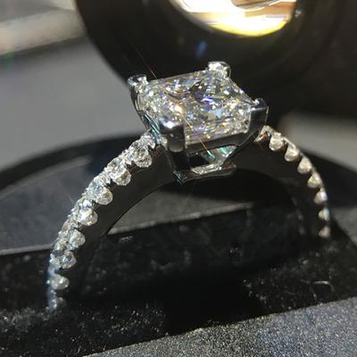 Huitan Classic Princess Cubic Zirconia Женские кольца Цветные простые элегантные обручальные кольца Вечность вневременные ювелирные изделия
