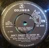 7-дюймовая пластинка CLIFF RICHARD & THE SHADOWS / CLIFF - Не забудь поймать меня DB8503 Columbia 1968 UK Рок Б/У