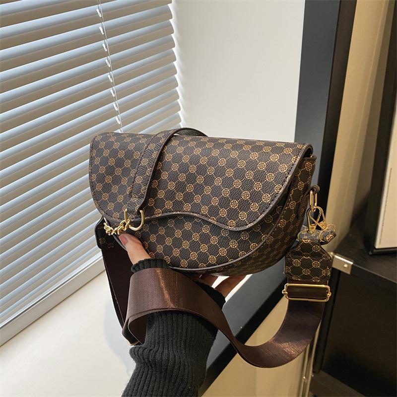 Crossbody Saddle Bag Ladies Portable Niche Design PU Leather Underarm Bag Flap Shoulder Bag Women's Small Purse And Handbags