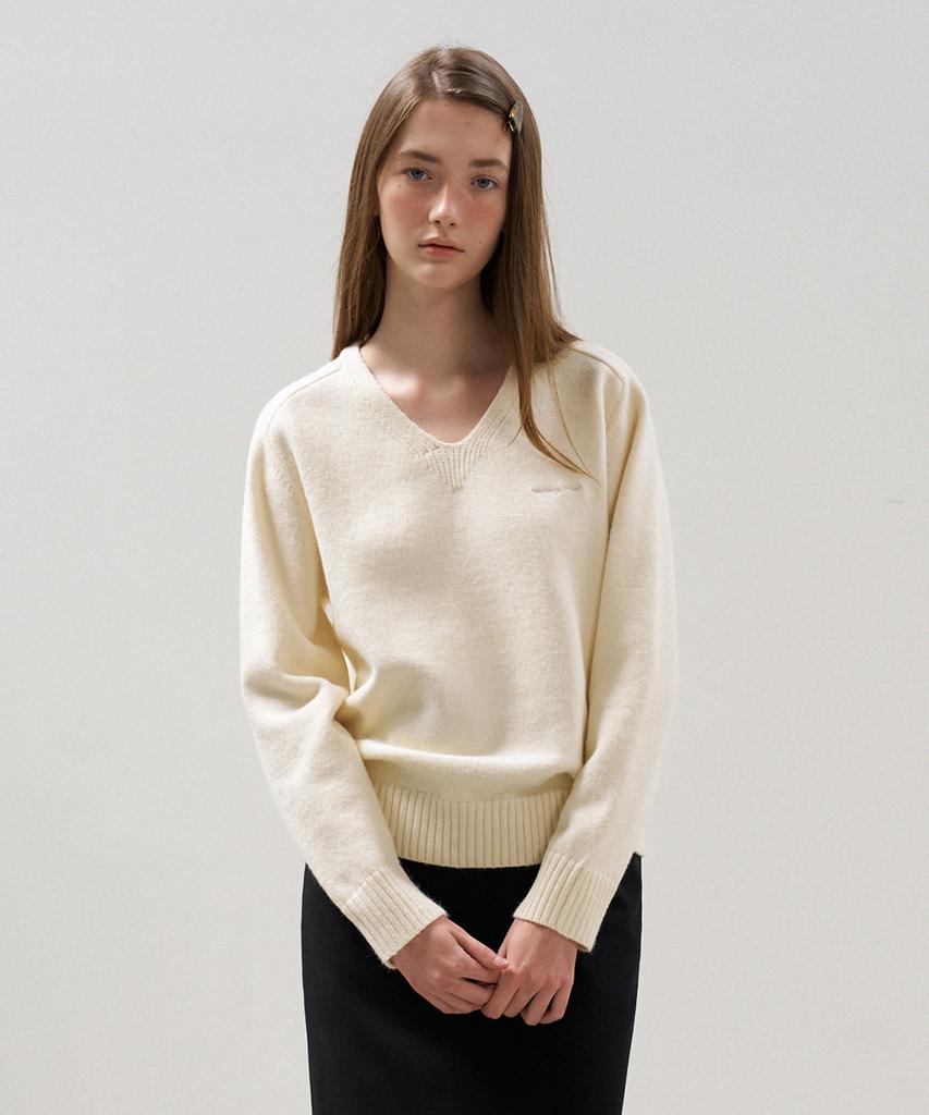 HANE Solid Core V-Neck Knit_Cream