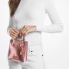 Michael Kors MK Mercer Сумка-тоут через плечо с логотипом-буквами из лакированной кожи, мини, унисекс, цвет Розовый 35H3GM9C0M-PRIMROSE