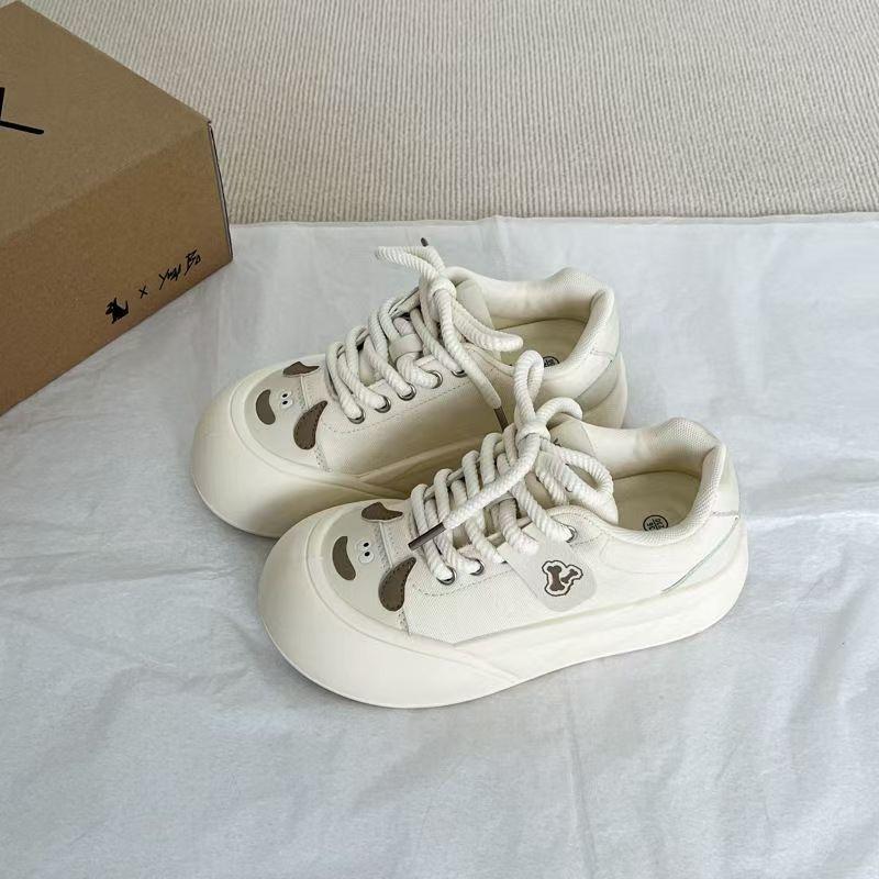 Высококачественные повседневные туфли для женщин на толстой подошве, новинка весны 2025 года, универсальные шикарные туфли, маленькие белые туфли, женские туфли для хлеба