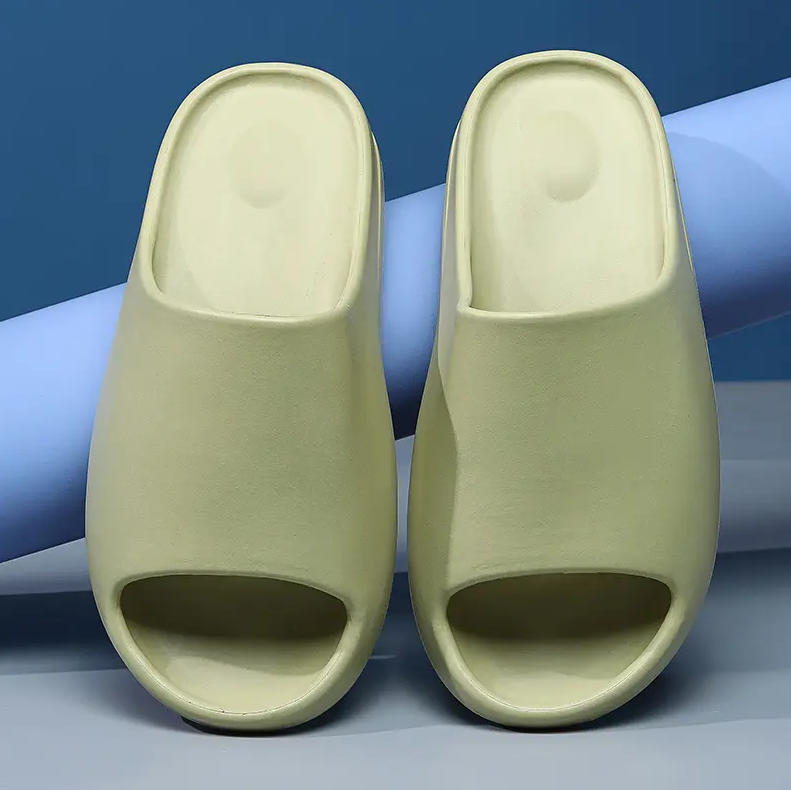 Летние тапочки Мужские с мягкой подошвой Домашние комнатные сандалии на платформе Модные пляжные туфли из губки Пара Нескользящие тапочки для ванной