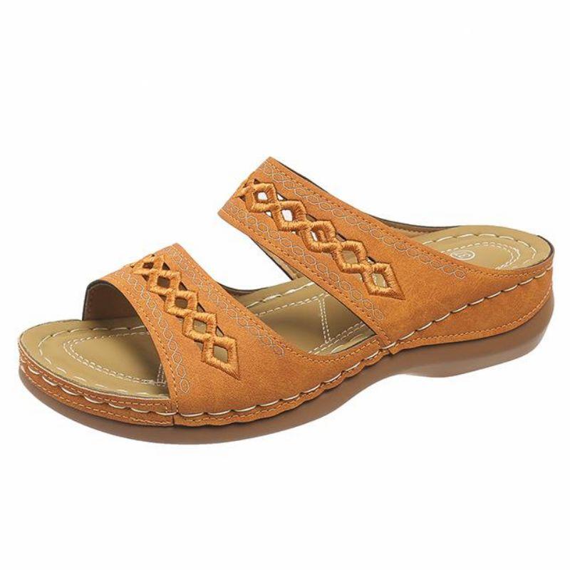 Модные удобные тапочки на танкетке для женщин, лето 2024, сандалии на платформе с ажурной подошвой, женские, больших размеров, нескользящие, пляжные шлепанцы