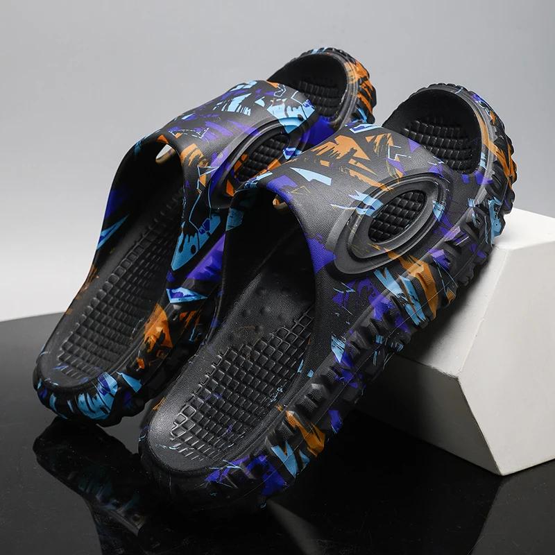 Уличные мужские тапочки Легкие мужские пляжные туфли Нескользящие шлепанцы для ванной Мягкие домашние сандалии Модные шлепанцы