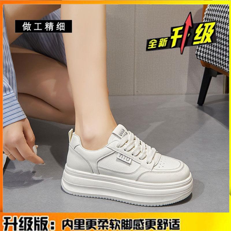 Кожаная платформа белая обувь детские модели 2025 весна и лето новая небольшая прибавка роста женская обувь повседневная спортивная обувь для скейтборда