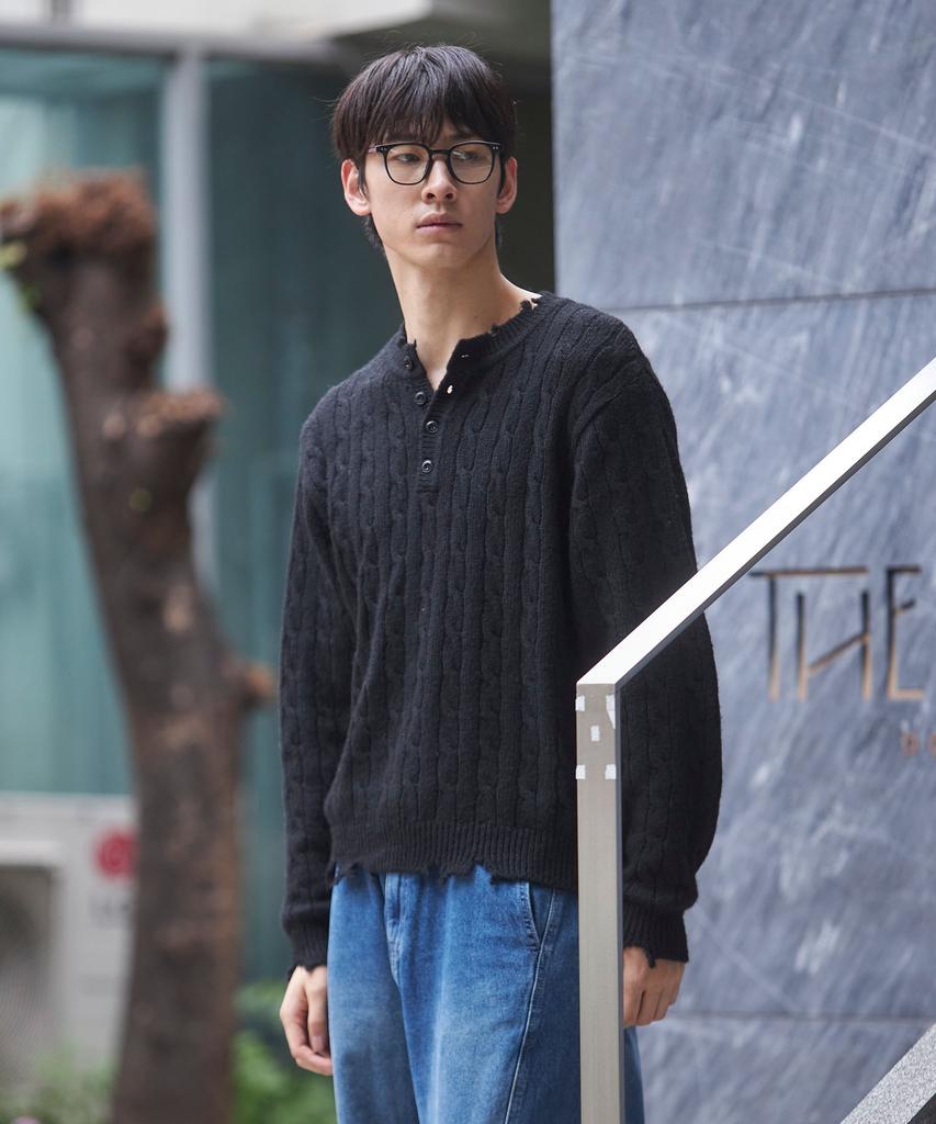SENTAIR Damaged Cable Henley Neck Knit_Black