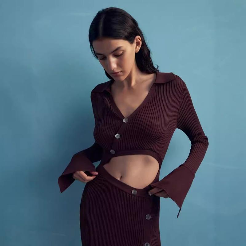 Осеннее трикотажное платье с сексуальным вырезом и длинными рукавами, украшенное пуговицами, длинное платье с разрезом в виде пряностей