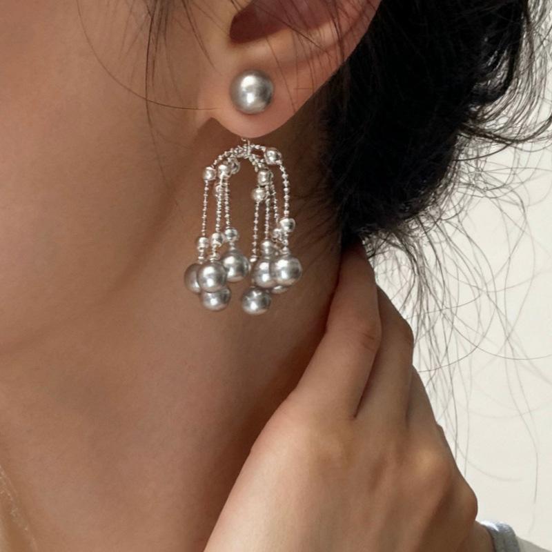Серьги-кисточки с серым жемчугом на серебряных штифтах S925 - Элегантный нишевый дизайн для женщин
