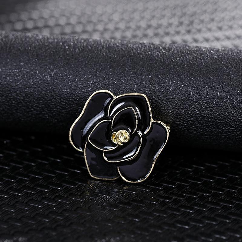 Brooch High-End Sense Niche High-End Women'S Silk Scarf Buckle Alloy Corsage Small Fragrant Wind Pearl Rhinestone High-End