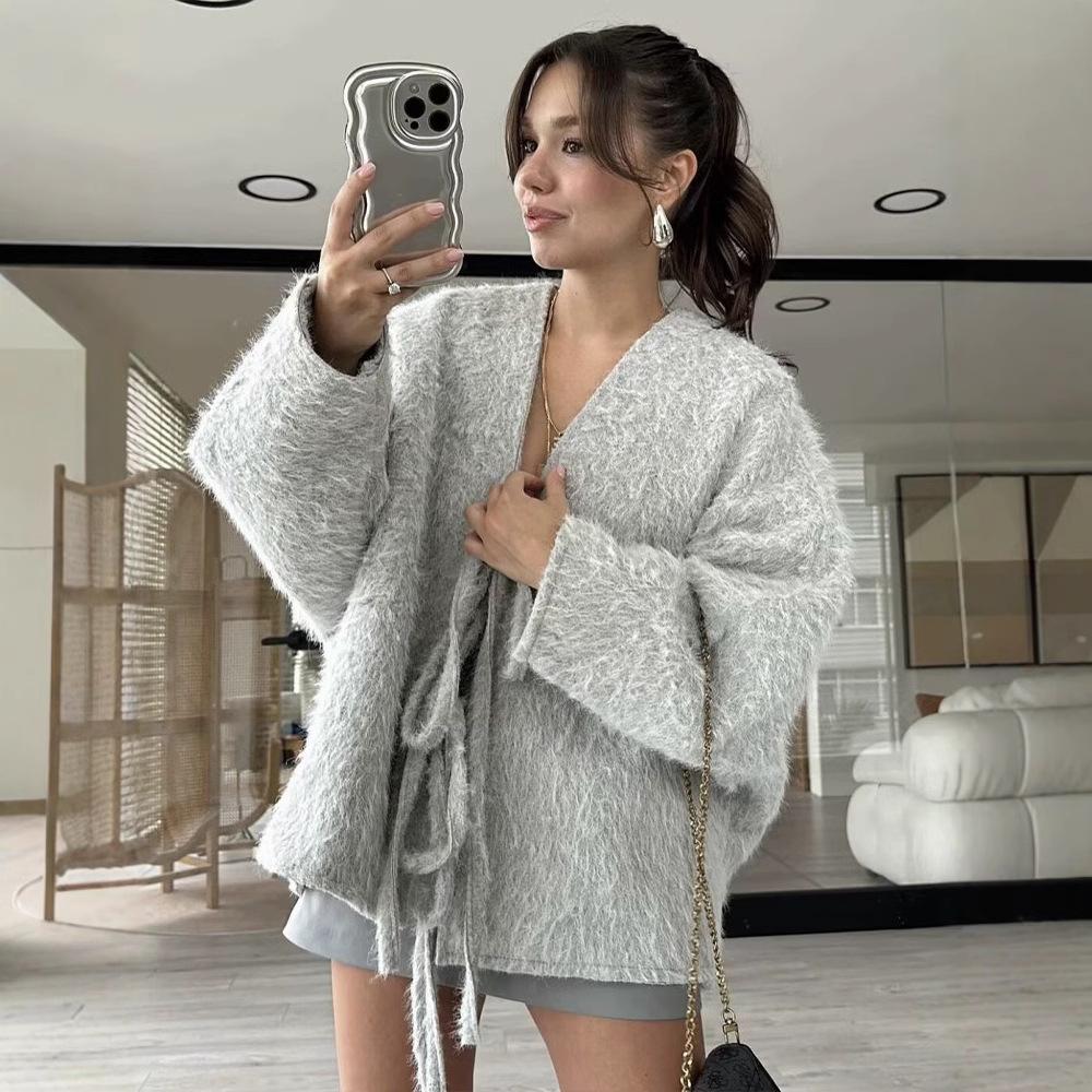 2024 новая осенне-зимняя женская одежда темперамент универсальный V-образный вырез с длинными рукавами шнуровка кардиган свободный плюшевый фактурный жакет топ