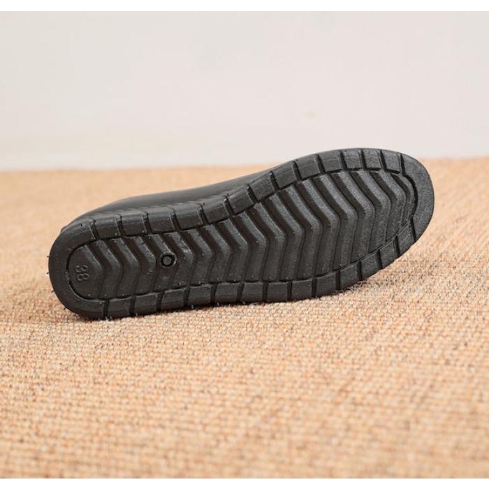 Повседневная женская обувь. Старинная обувь. Новая модная обувь для мам. Туфли среднего возраста. Непромокаемая маленькая кожаная обувь на мягкой подошве.