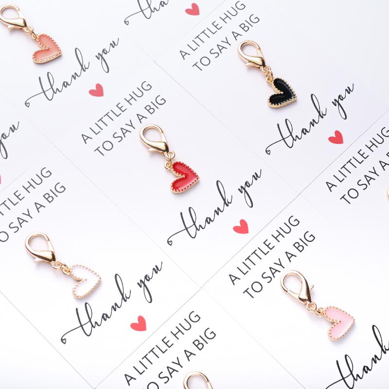 10 шт. Красочный Металлический Брелок с Надписью Love Набор из 10 штук Изысканная Подвеска в Форме Сердца Персонализированное Украшение для Ключей Маленькая Подвеска для Сумки