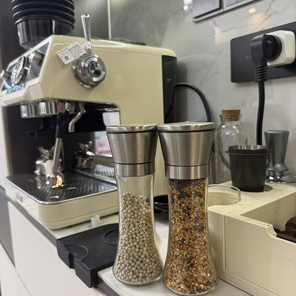2This high-quality stainless steel salt and pepper grinder set features an adjustable ceramic grinder and a high-quality glass salt and pepper