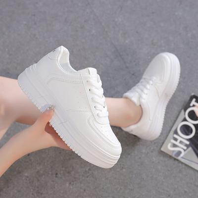 Весенние маленькие белые туфли женские 2025 новая популярная обувь хай-стрит ins трендовые универсальные повседневные кожаные кеды женские корейская версия