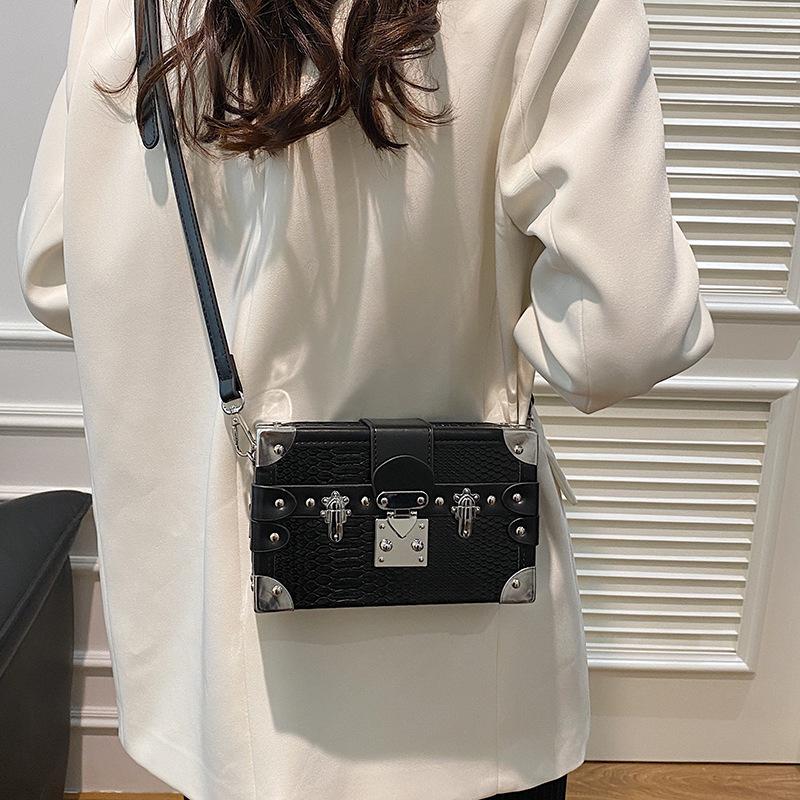 Women's bag 2025 new European and American fashion rivet shoulder bag ins niche design versatile messenger box bag