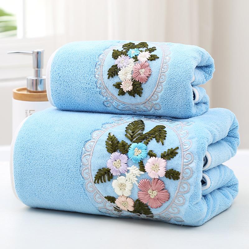 Soft and Absorbent Bath Towel with Embroidered Floral Pattern