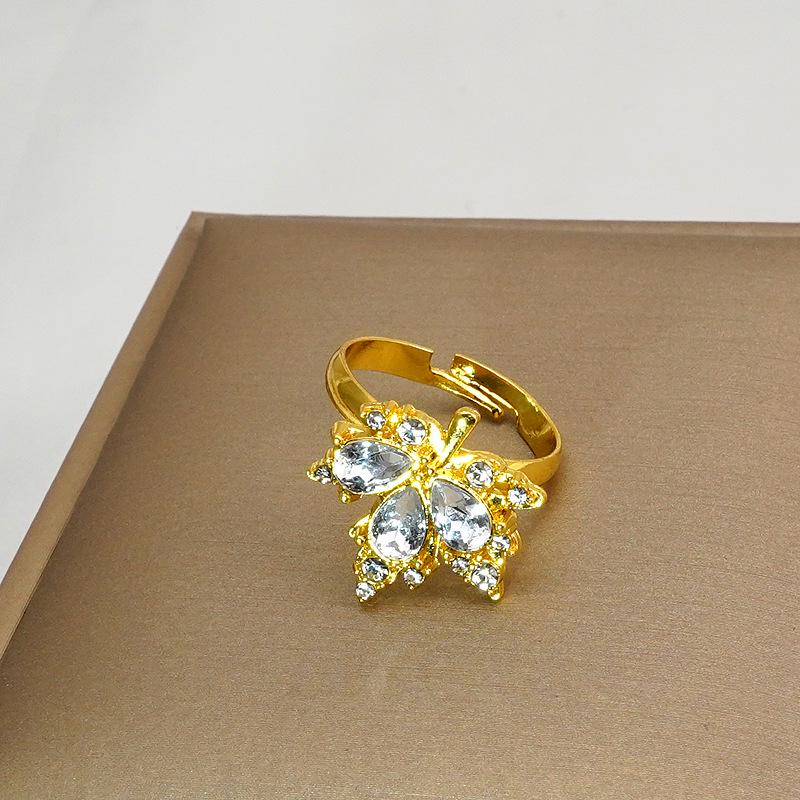 Autumn Maple Leaf Pendant Necklace - High-End Niche Design for Women