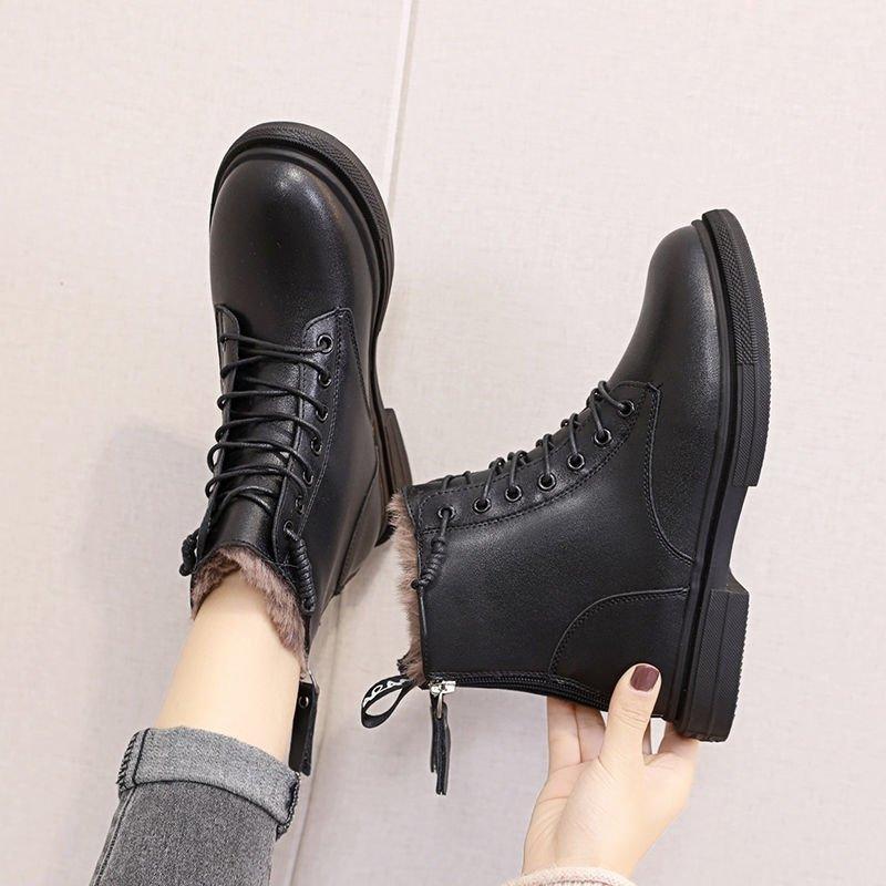 Женские ботинки мартинсы 2025 новые зимние утепленные теплые ботинки из мягкой кожи на бархатной подкладке нескользящие на плоской подошве