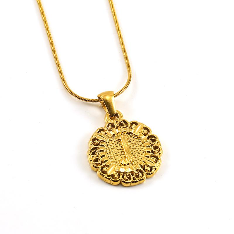 New fashion titanium steel letter pendant, clavicle chain, round embossed design necklace, personalized versatile men and women