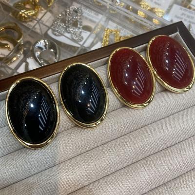 Серьги-гвоздики овальной формы с преувеличенным бордовым отливом, простые темпераментные модные серьги, женские ретро-серьги черного цвета на осень и зиму