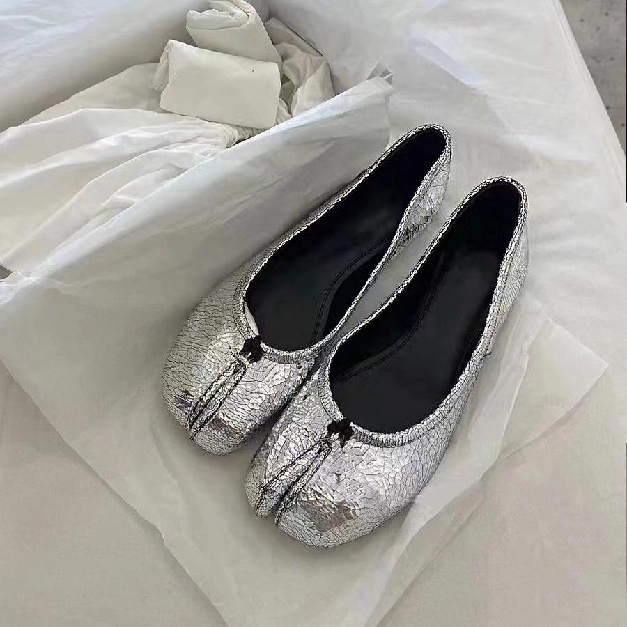 Найди второй волосок! Виноградная мать та же обувь взрыв круглый носок раздвоенный носок свиные копытца мелкий вырез с юбкой плоская подошва обувь