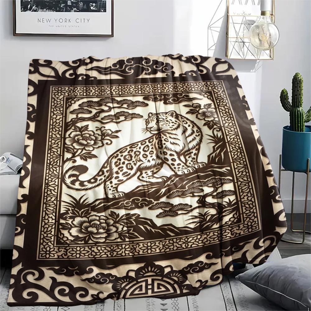 Snow Leopard Animal Print Flannel Blanket, High quality Comfortable for All Seasons, Home Decor, Warmth and Comfort, Perfect for Christmas Gifts115