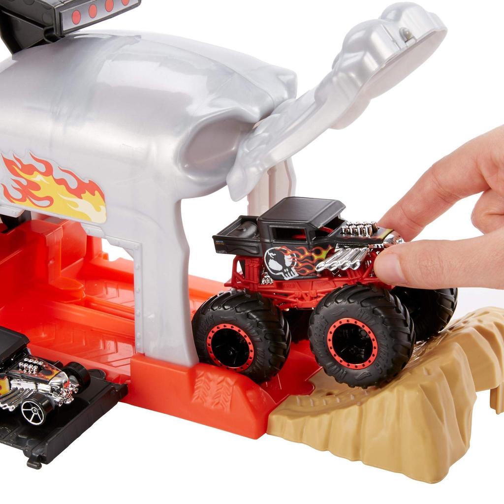Игровые наборы Hot Wheels Monster Truck Launcher с грузовиком Team Shark Wreak Monster Truck и автомобилем Bone Shaker 164,