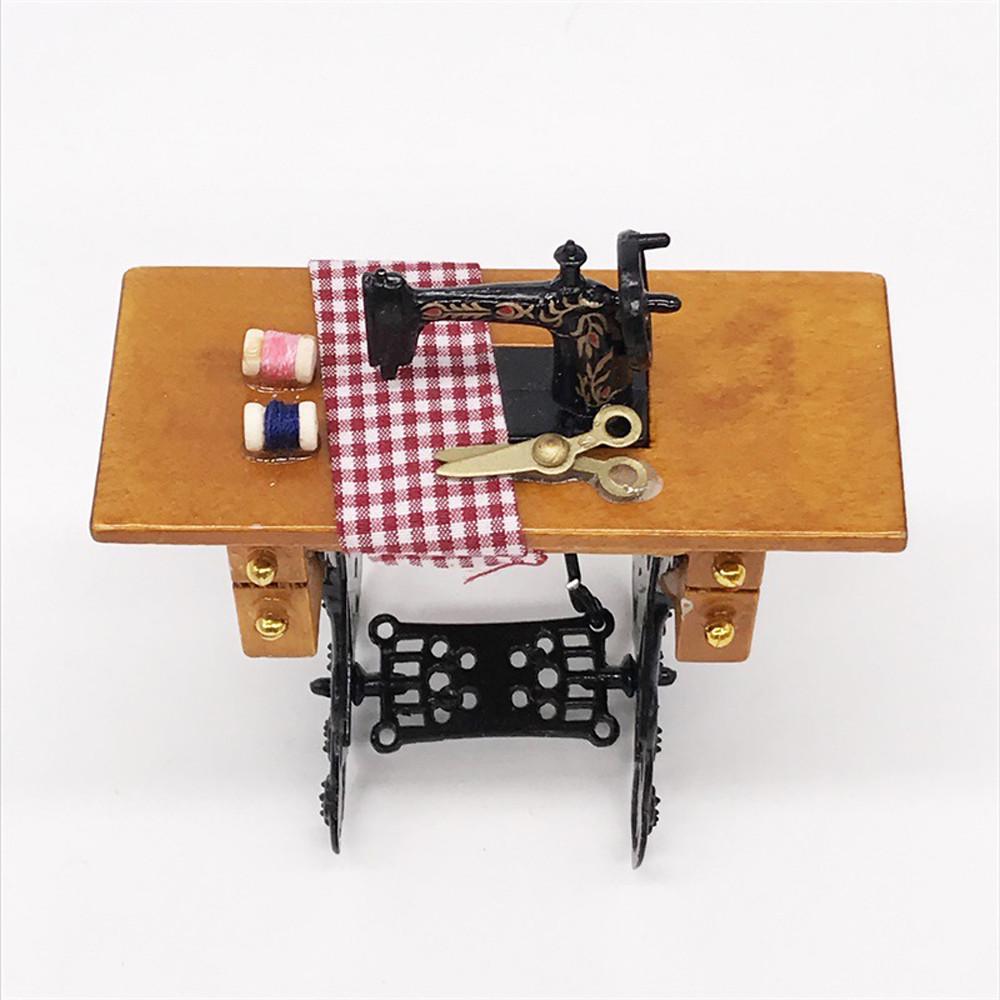 1/12 Mini Sewing Machine with Thread Wooden Dollhouse Miniature Furniture
