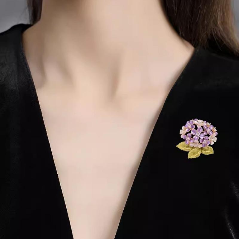 Enamel Embroidered Ball Flower Brooch, High-end Women's Fashion, Exquisite Brooch, Niche Design Sense, Elegant Brooch