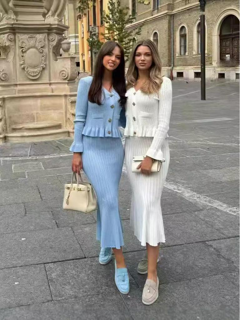 Осень/Зима 2025 Приталенный вязаный топ с рукавами-клеш + Пальто «рыбий хвост»