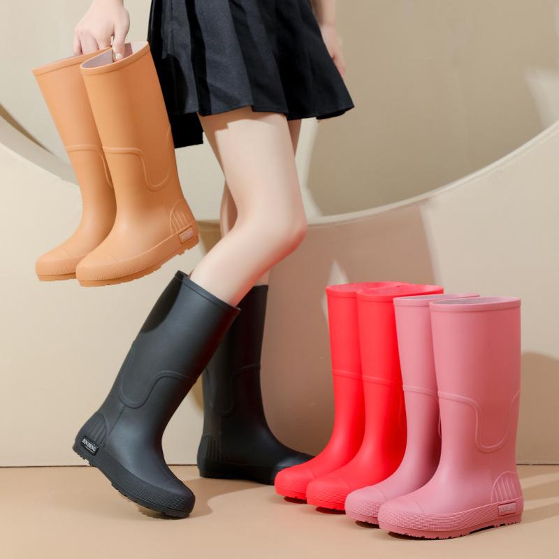 Модные высокие дождевые ботинки женские взрослые водные ботинки высокие водонепроницаемые и нескользящие уличные зимние ботинки