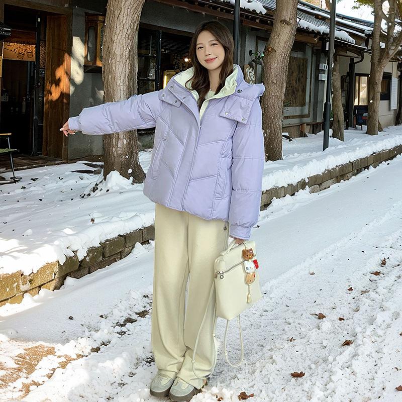 Женская зимняя хлопковая куртка с капюшоном, 2025, короткая новая стеганая куртка, свободная утолщенная теплая куртка-пуховик, куртка