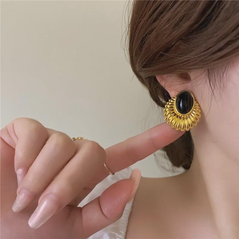 Винтажные высококачественные черные металлические серьги: Элегантный ретро-стиль Гонконга