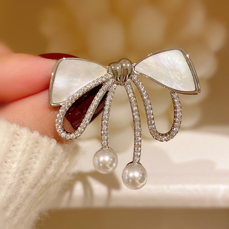 Shell Bow Brooch Female French Retro High-End Corsage Tide Elegant Temperament Anti-Light Pin Buckle