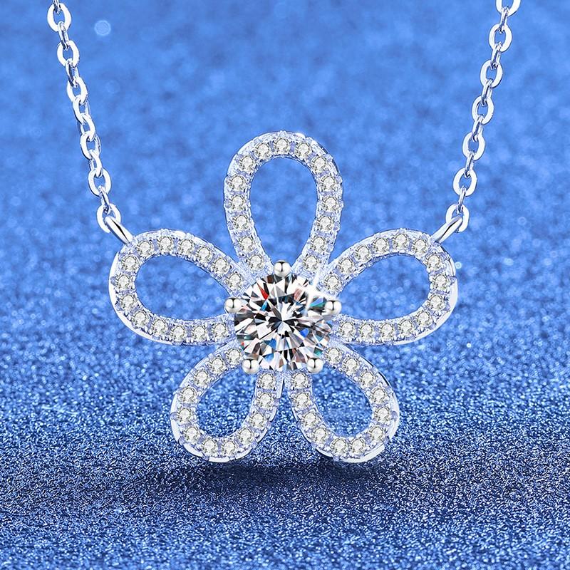 Wonly Moissanite Necklace Women 5-Petal 1ct Clavicle Chain