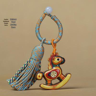 Качающийся кулон со знаком Зодиака Лошадь: "Ма Шан Ю Цянь" Ручная резьба по необработанному дереву с кисточками Брелок - Культурная игрушка.
