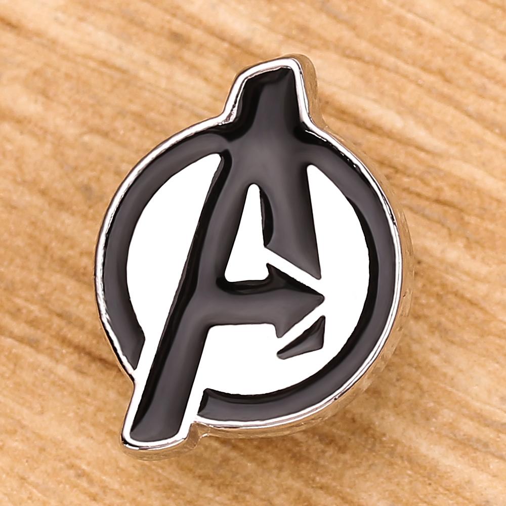Брошь-значок с логотипом Мстителей из фильмов Marvel от Disney, эмалированный значок, модная металлическая булавка с буквой, для аксессуаров рюкзака