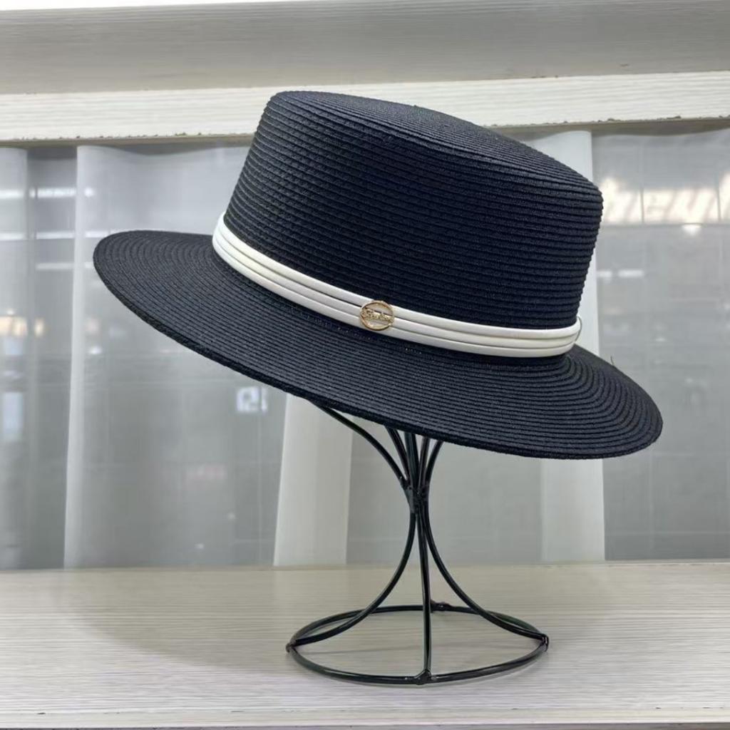 2026 Fine grass woven flat hat women's outing, British style topper women's beach vacation, versatile sun hat
