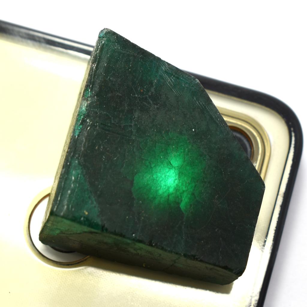 Natural Green Emerald Loose Gemstone 555 ct Uncut Rough for Lapidary and Gem Collections