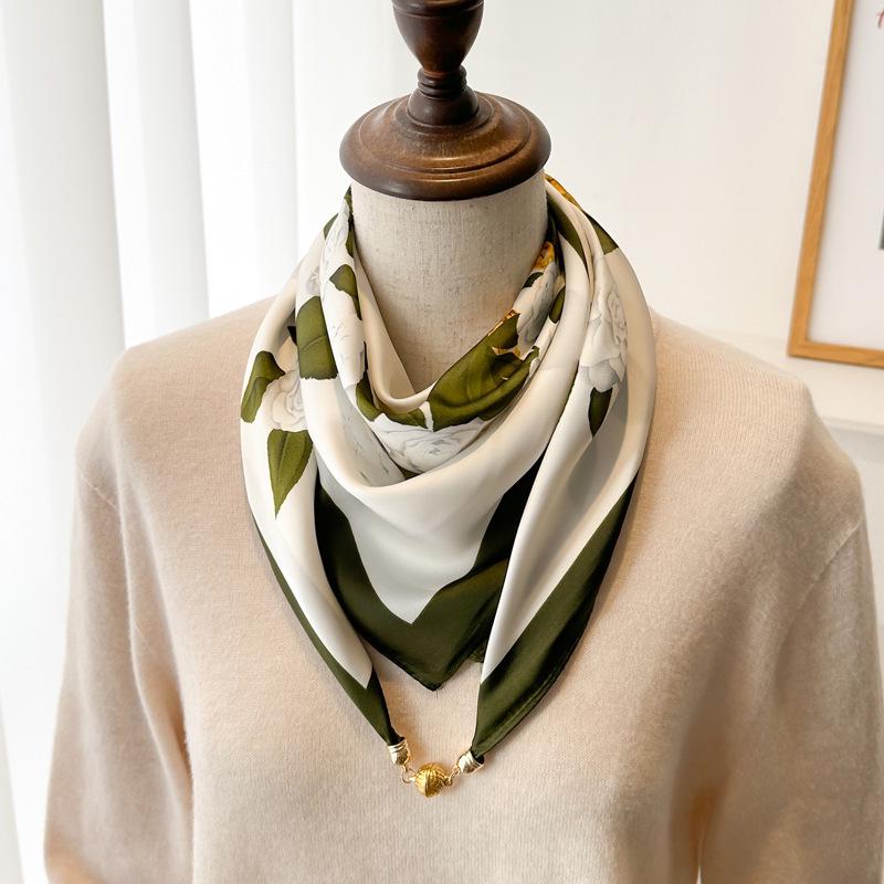 Шелковый шейный платок с магнитной пряжкой: Треугольный дизайн для женщин, 70x70 см, легкий аксессуар на весну/лето/осень