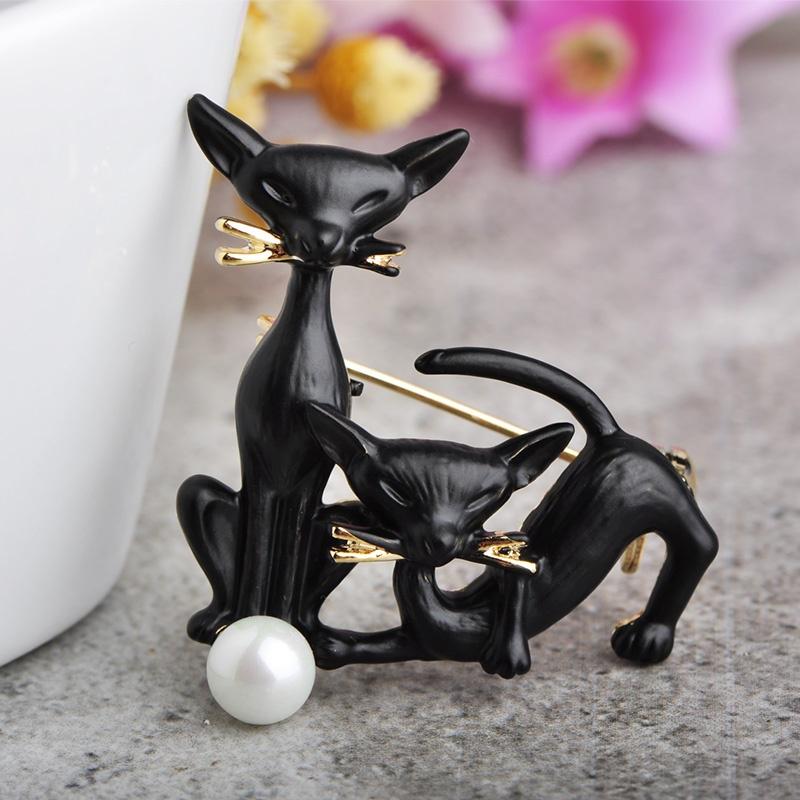 Cute Double Cat Simulated Pearl Brooches For Women Man Kids Enamel Esmalte Broches Scarf Hijab Spille Clips Coat Sweater Pins