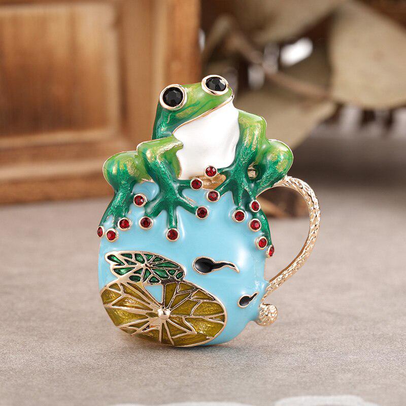 Blucome New Green Yellow Enamel Frog Brooches For Women Tadpole Lotus Leaf Czech Rhinestone Frogs Animal Casual Brooch Pins Gift