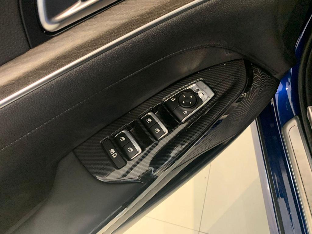 Kia K5 2020 Рамка рычага переключения передач, Внутренний подлокотник, Ручка вентиляционного отверстия для задних пассажиров (защита от пинков), Совместимость с рулевым колесом.