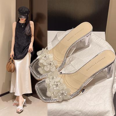 Модные летние женские шлепанцы на высоком каблуке для улицы, сказочный стиль, украшенные цветами, хрустальные сандалии, прозрачная обувь на толстом каблуке